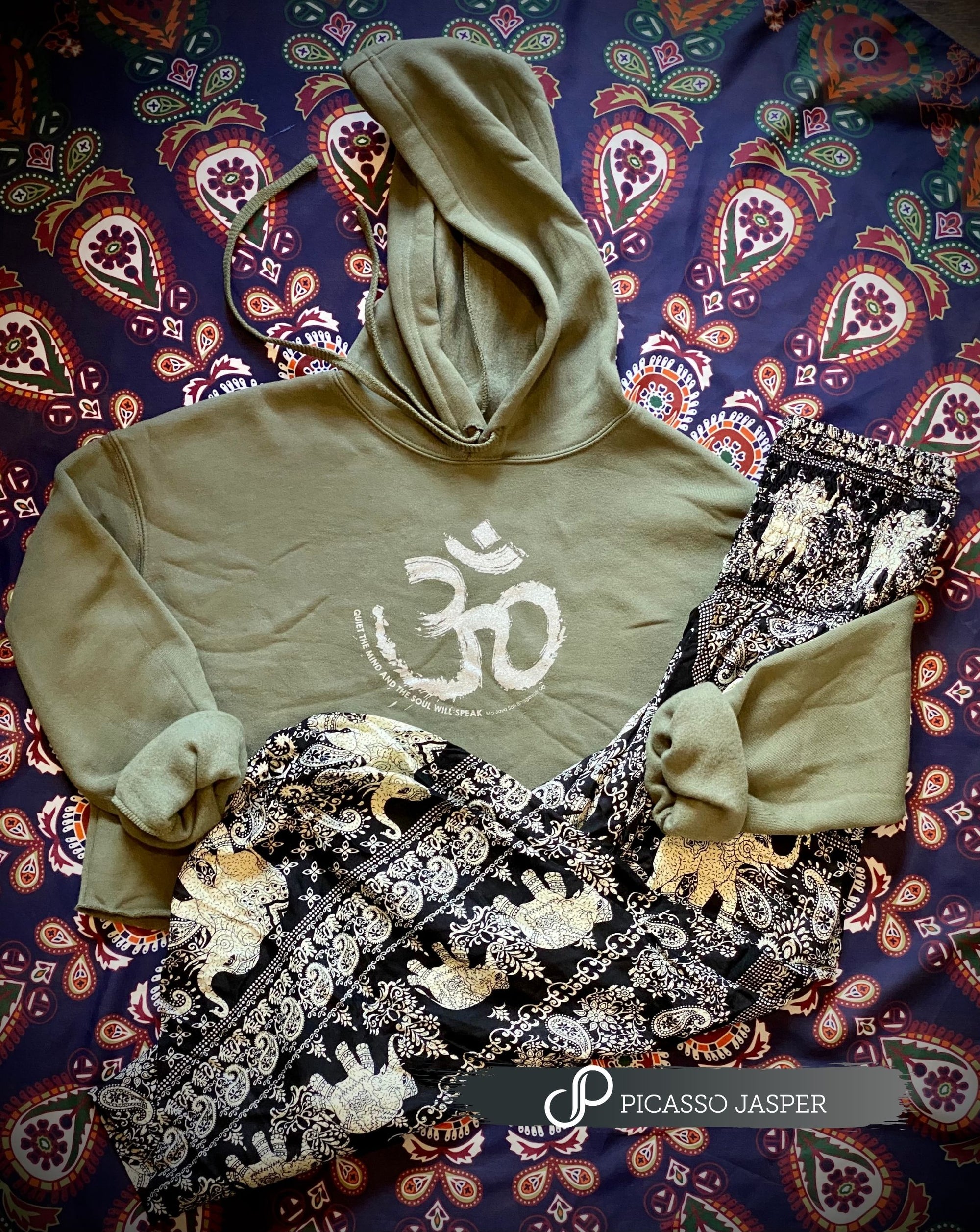 Last One! OM: Quiet the Mind & the Soul will Speak, Crop Hoodie