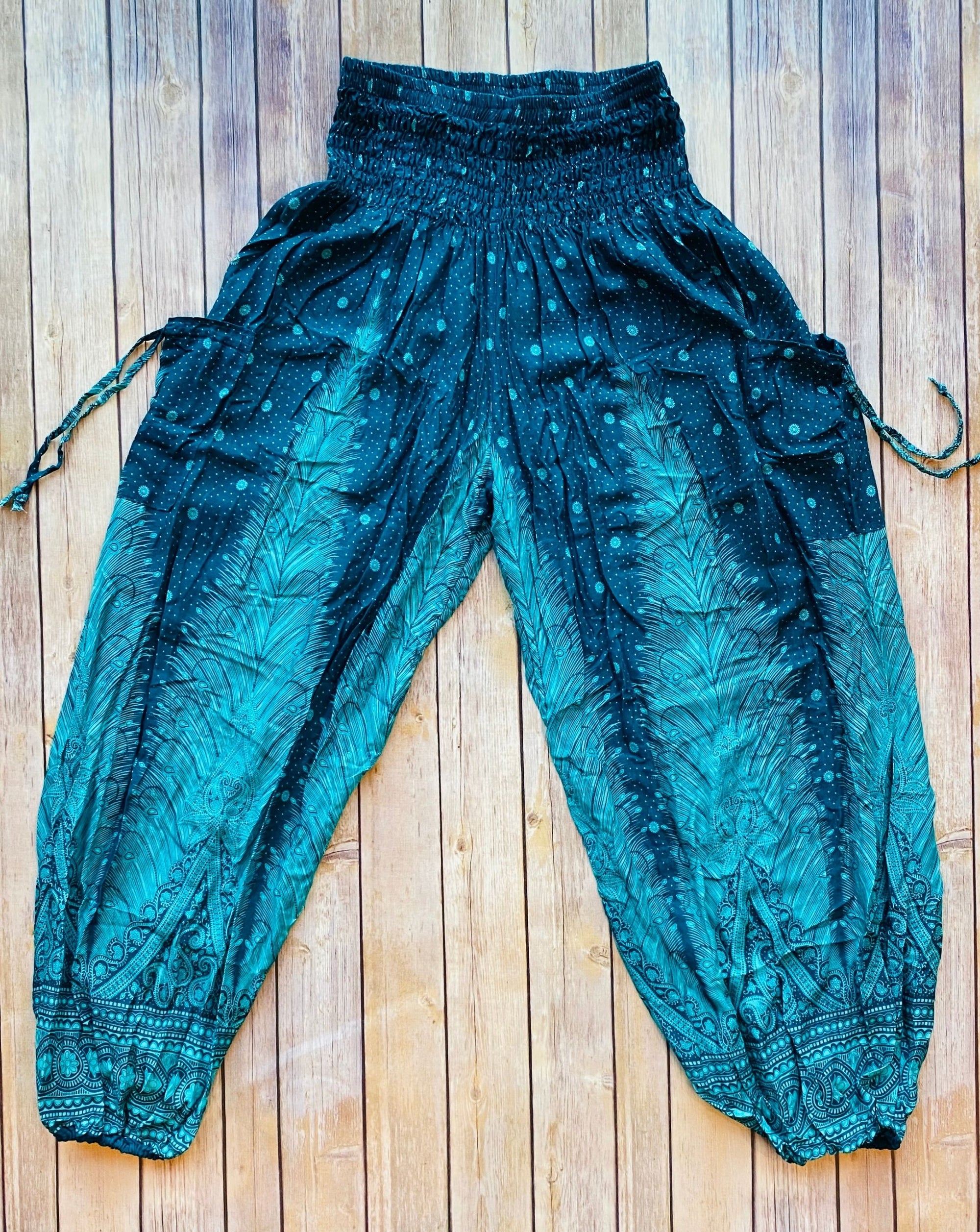 Last pair! TWO Pocket Magic Feather Pant